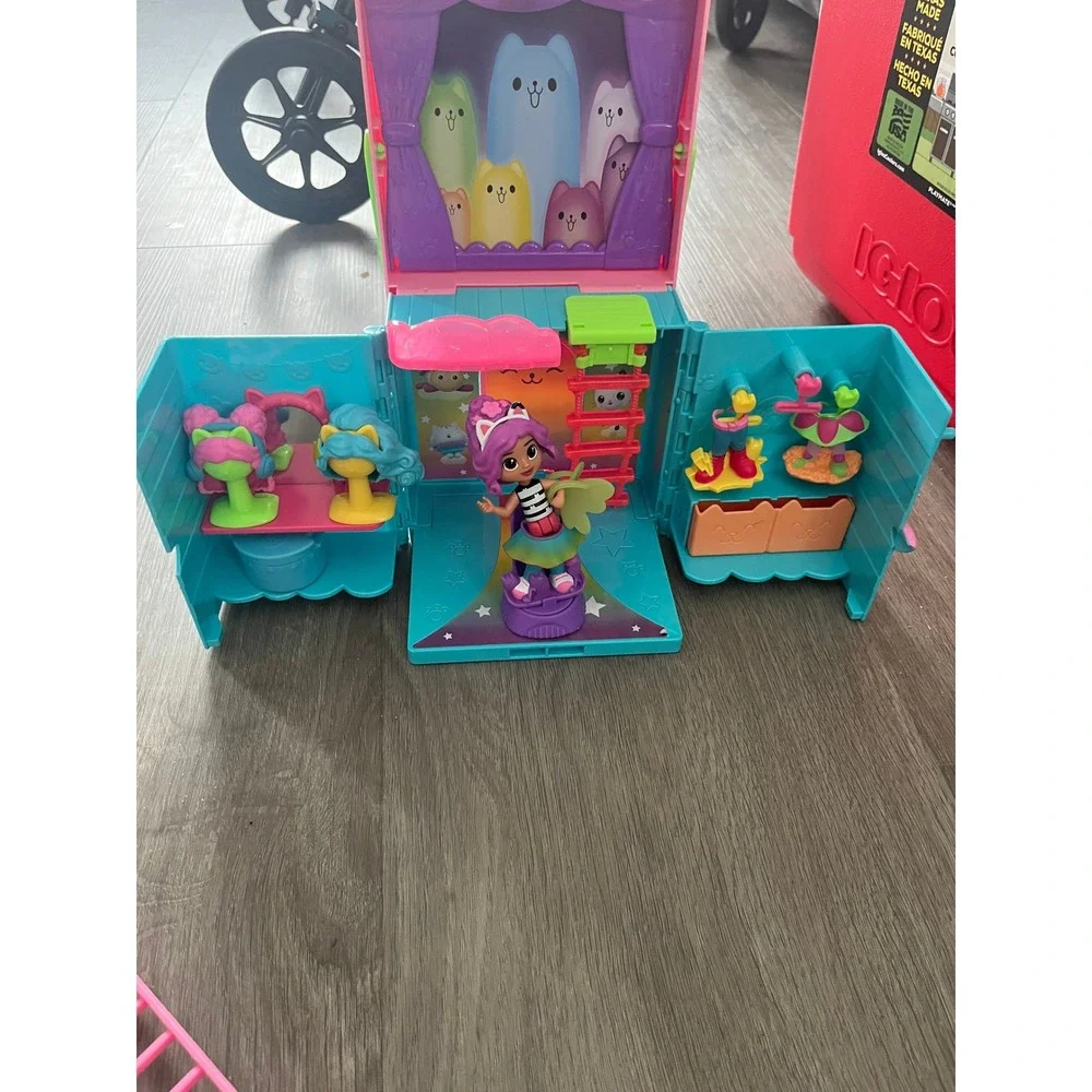 Gabby's Dollhouse Rainbow Closet w/figure and Accessories